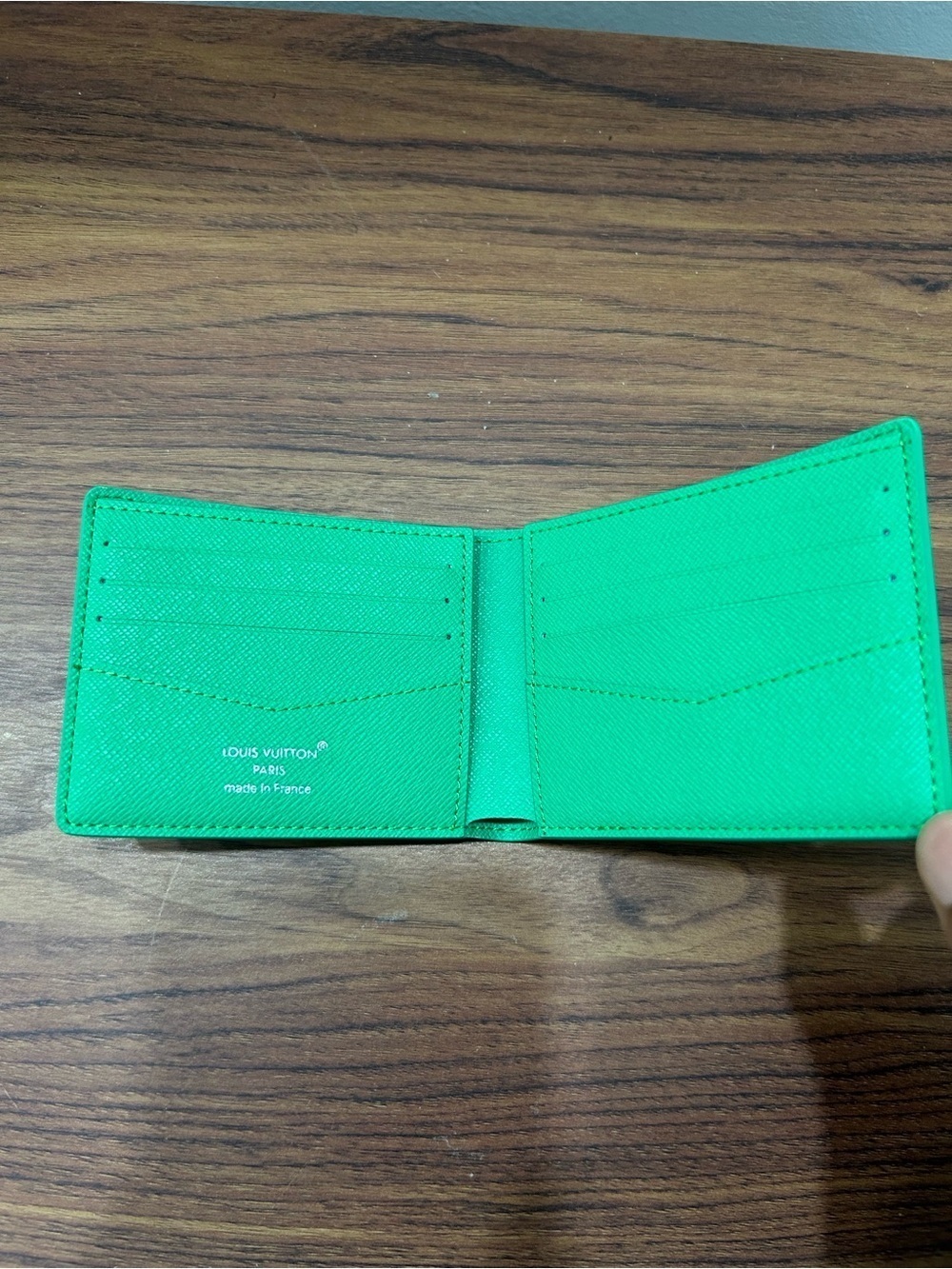 LOUIS VUITTON Golf Green
Bifold Wallet - Picture 4 of 4